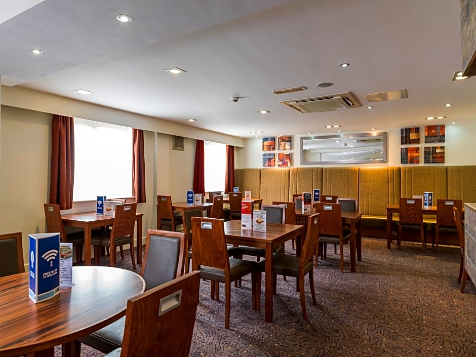 Holiday Inn Express London Gatwick Crawley By IHG