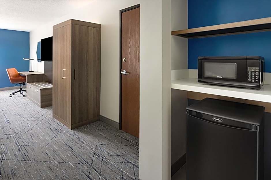 Holiday Inn Express and Suites Meriden By IHG