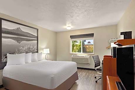 Queen Room - Non-Smoking