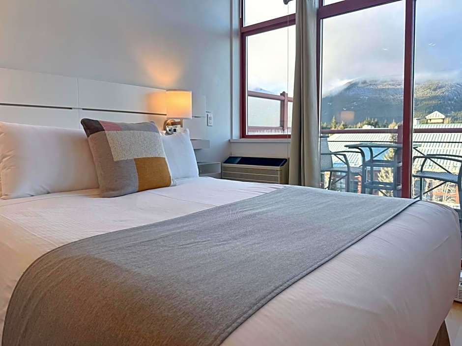 Alpenglow Lodge Rainbow Look Out Studio by MVA