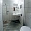 City Hotel B&B, reception 24 7, 800m od-from R1, free parking