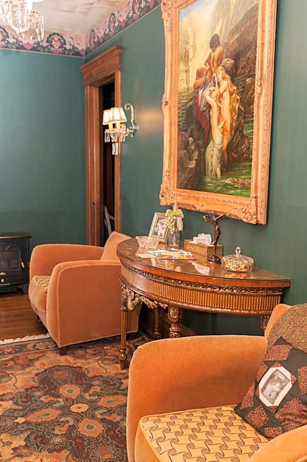 South Broadway Manor B&B - Near Fallingwater, Ohiopyle State Park, Hiking & Biking trails GAP