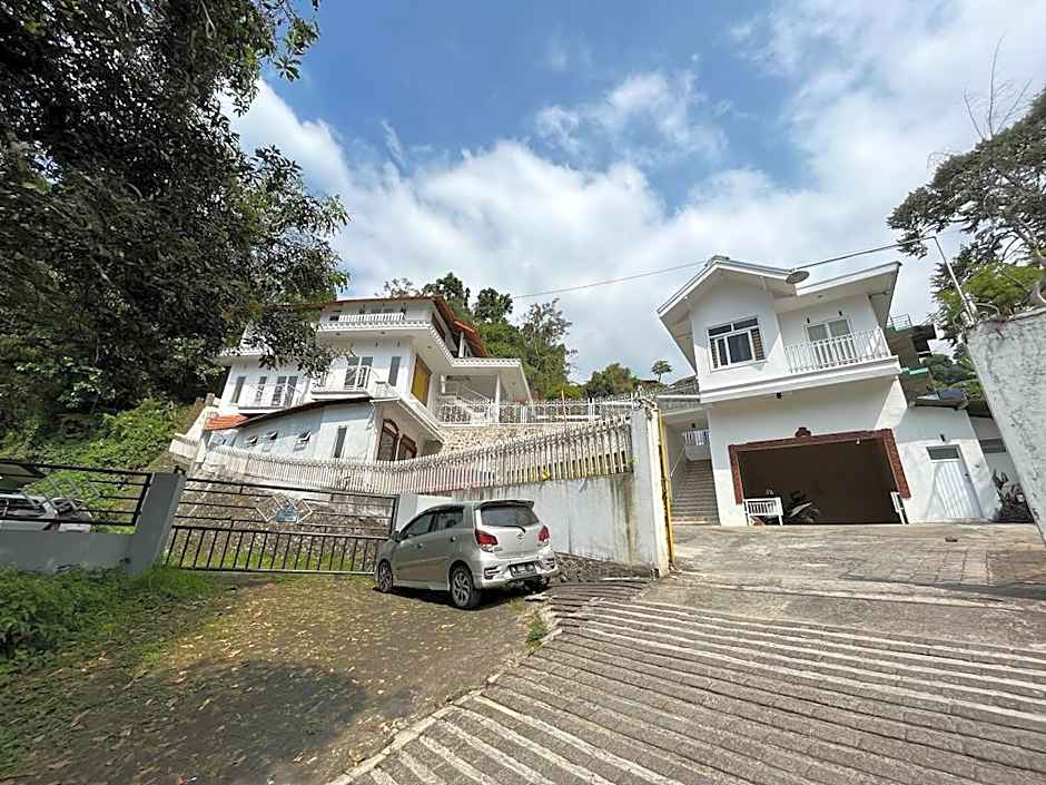 OYO LIFE 92844 Penginapan Cibodas