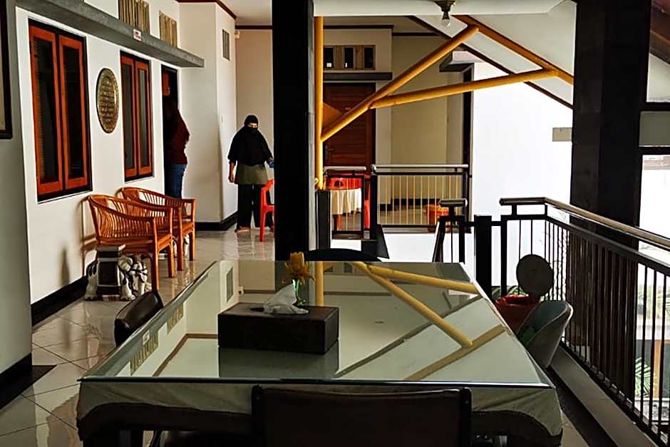 Dinnar Homestay Gayungan Syariah RedPartner