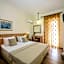 Saronis Hotel