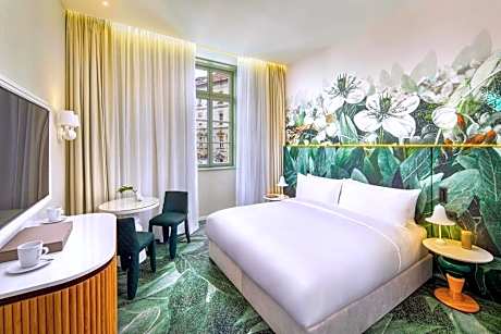 Deluxe King Room with City View