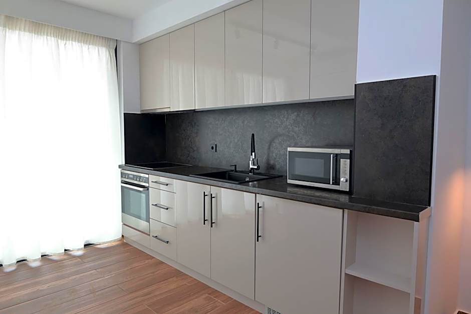 Paris-Irini Studios And Apartments