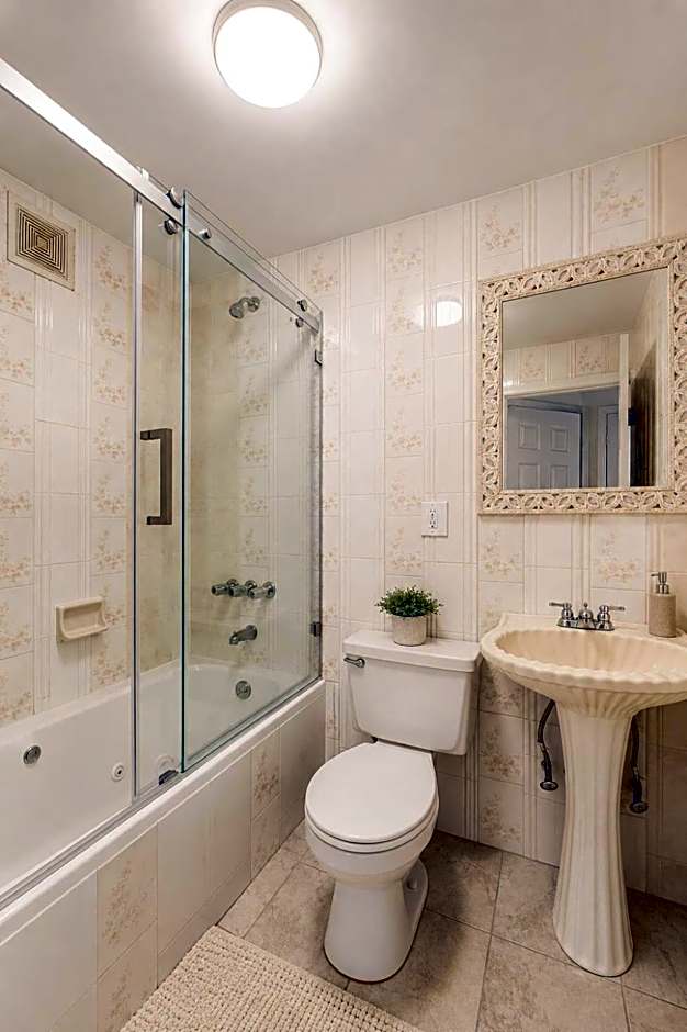 Bay Ridge ApartHotel