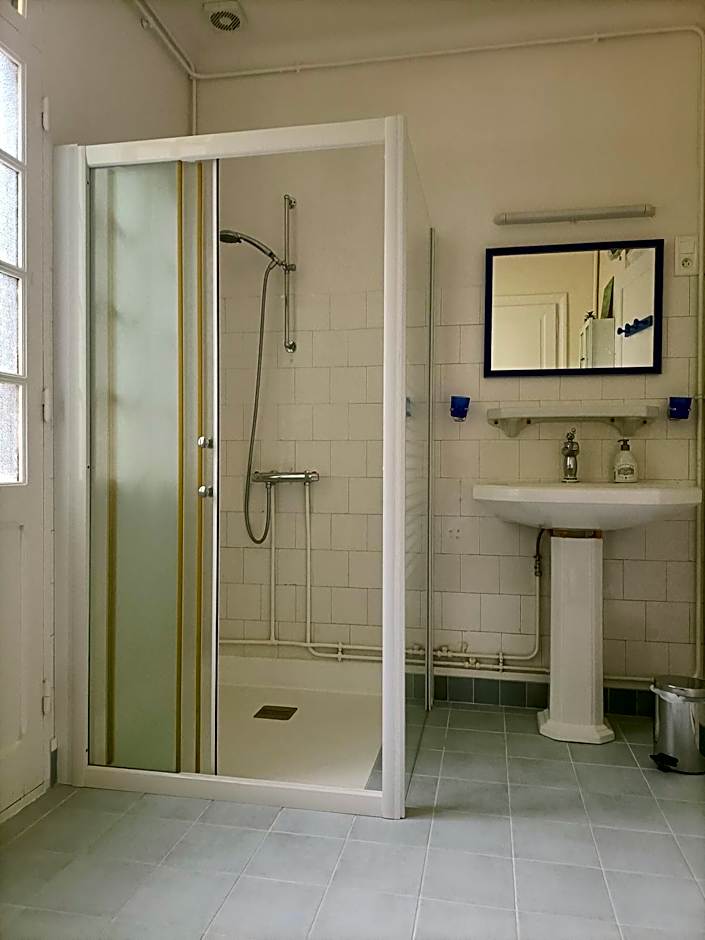 VILLA ESPERANZA Suite de plain-pied, indépendante, 1 à 4 personnes à 200 m du château de Valençay proche Zoo de Beauval et châteaux de La Loire