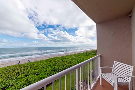 1 KING BED 2 ROOM SUITE HIGH FLOOR OCEANFRONT SOFA BED - FRIDGE/MICROWAVE- PRIVATE BALCONY TWO 55 INCH TVS - COMP WIFI