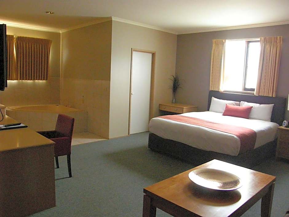 Quality Inn Colonial