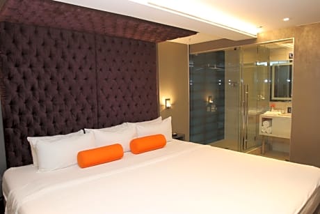 King Suite with Living Room - Non Smoking