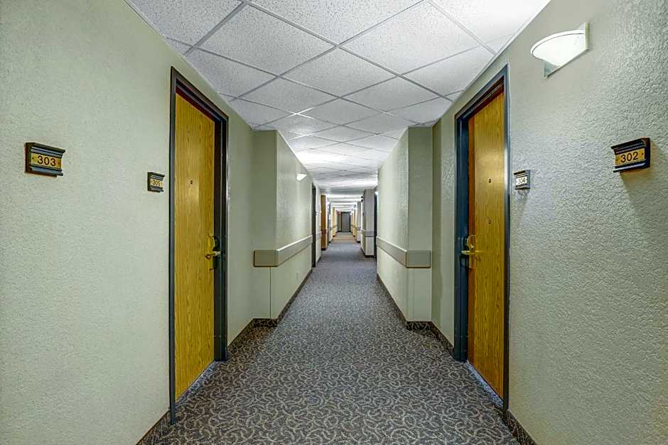 Prairie Crest Red Deer by IHG