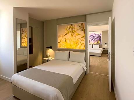 Deluxe Suite with One King Bed and One Single Bed