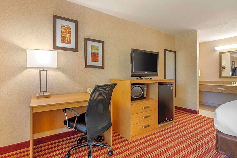 Quality Inn Exit 4