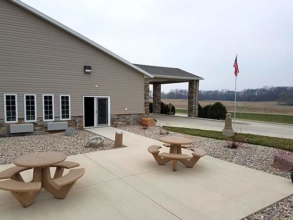 Okoboji Inn & Suites