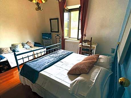 Triple Room with Private External Bathroom