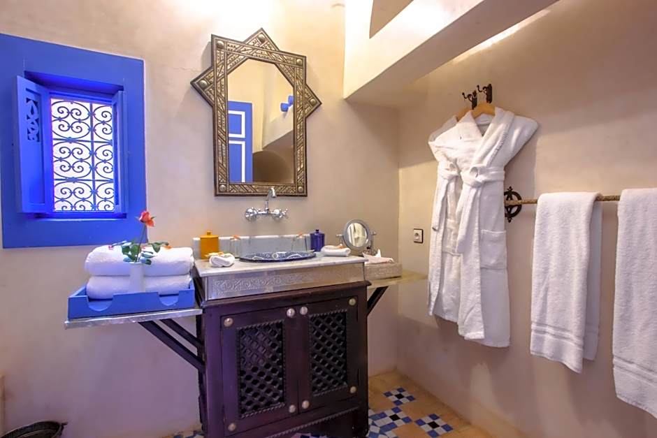 Riad Kaiss By Anika