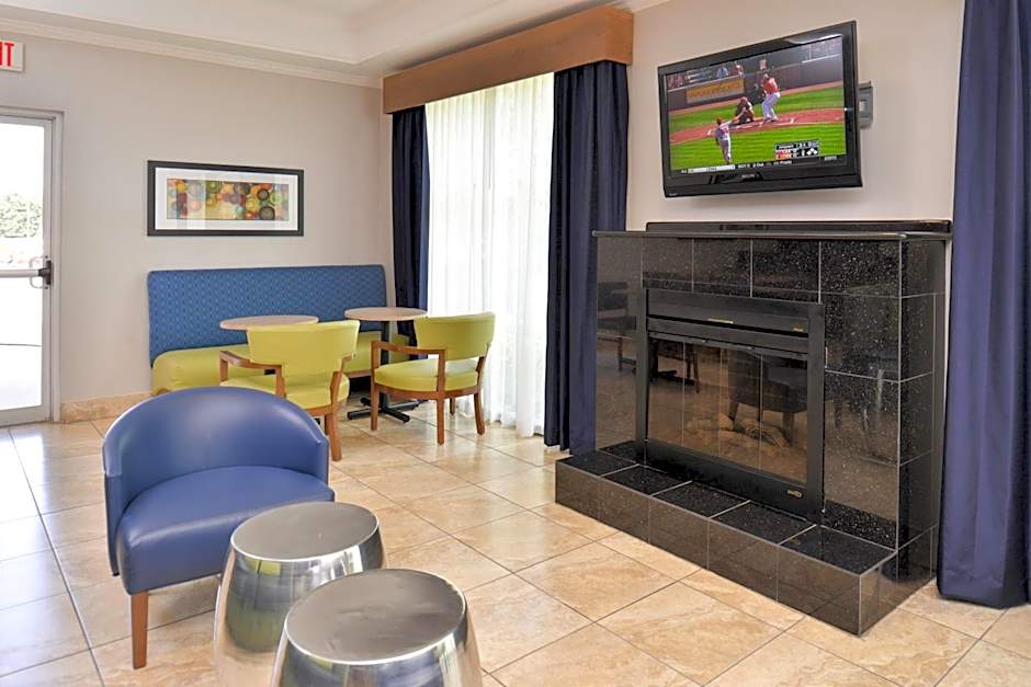 Holiday Inn Express & Suites San Antonio South By IHG
