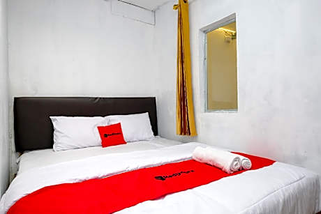 RedDoorz Syariah at jalan Dieng 5