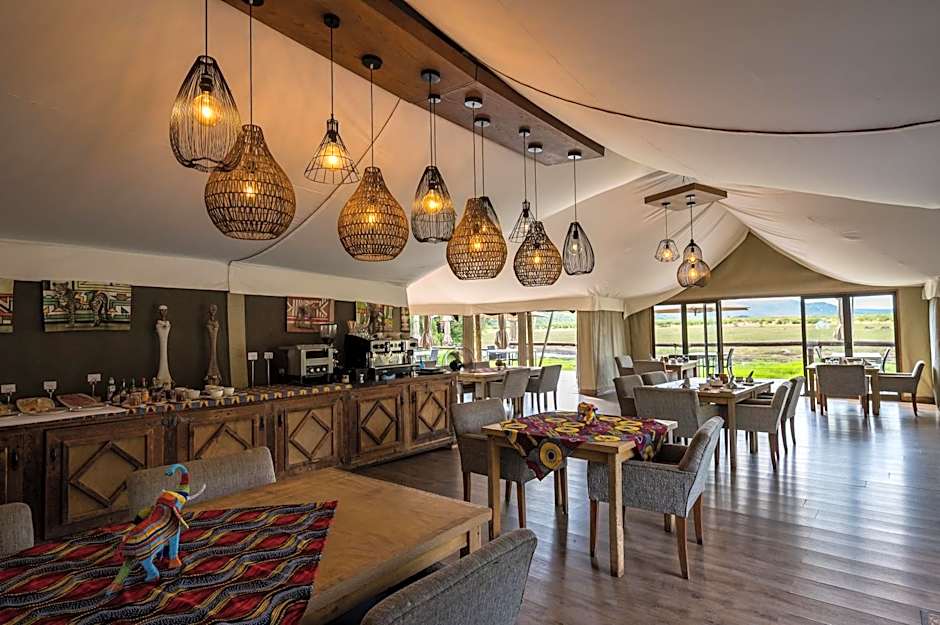 Tau Game Lodge