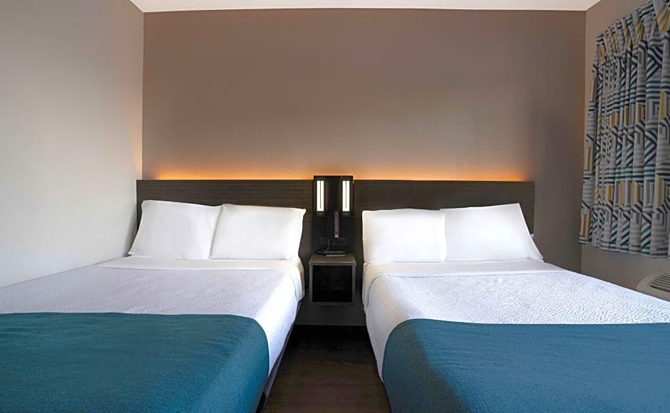 Motel 6-Bakersfield, CA - South