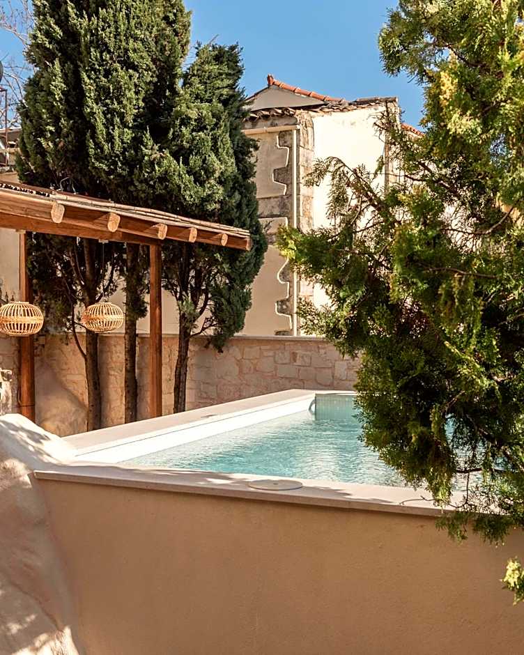 Manili Boutique Suites & Villas