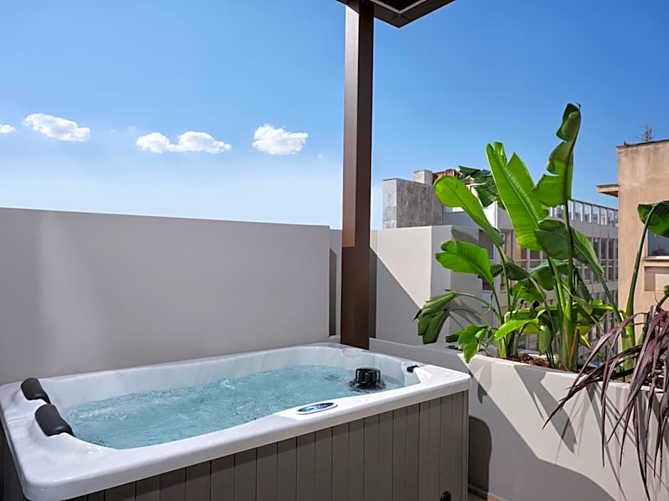 Nur Edge Aparthotel - Acropolis Skyline