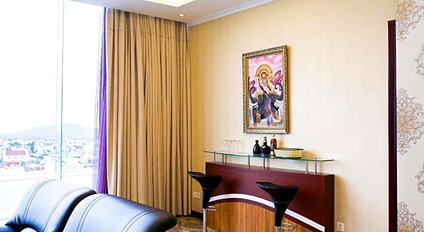 Hai Ba Trung Hotel and Spa