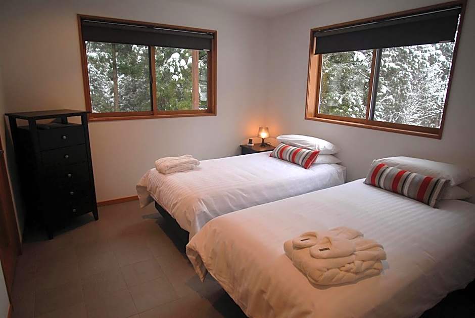 Bears Den Mountain Lodge
