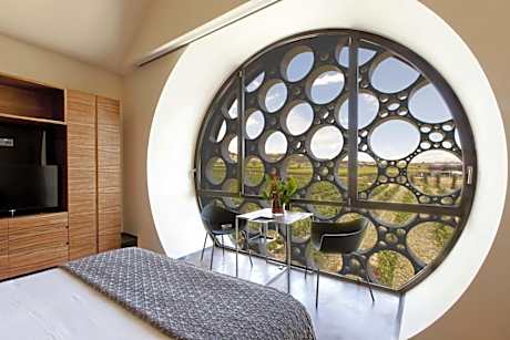 Cava & Hotel Mastinell