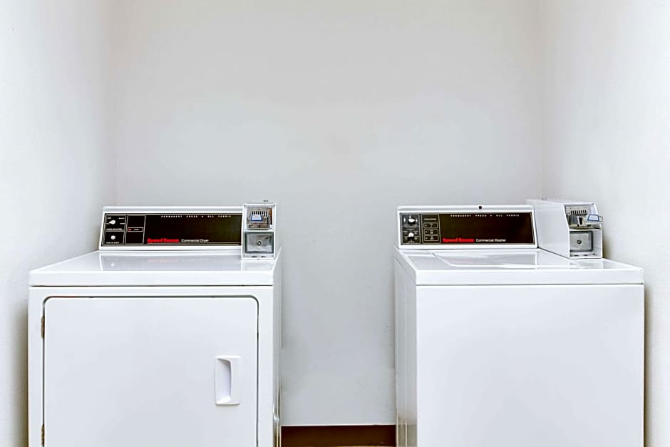 Super 8 by Wyndham Cooke City Yellowstone Park 