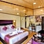 Sumitel Hotel 500 meters from Mall Road