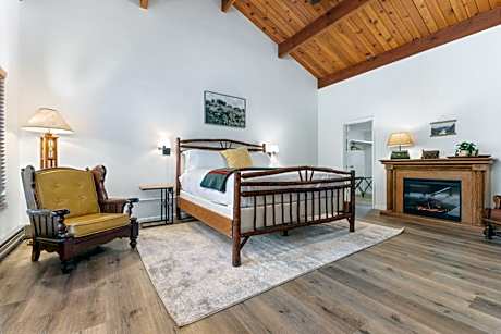 Camp Nelson Lodge Room 6
