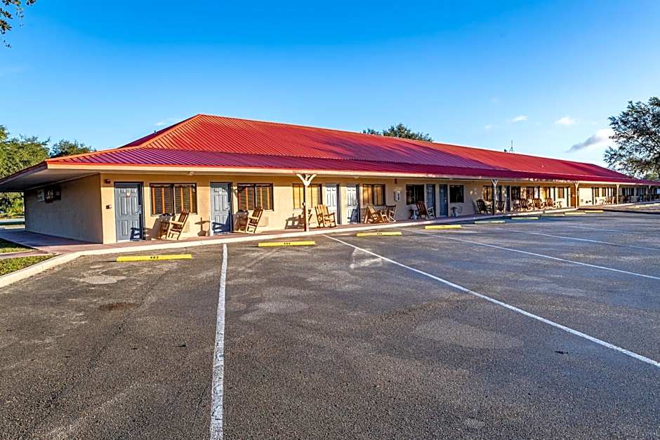 Camp Mack Lodge, Marina & RV Resort