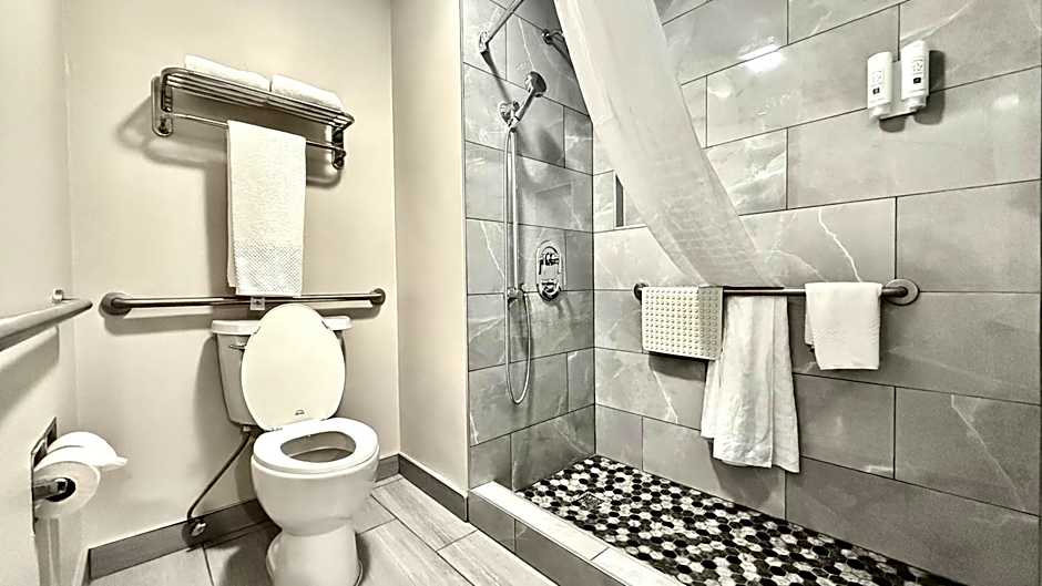 Quality Inn & Suites Los Angeles Airport - Stadium District