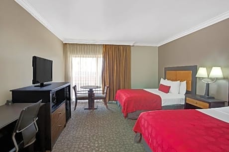 2 Queen Beds No-Smoking Room