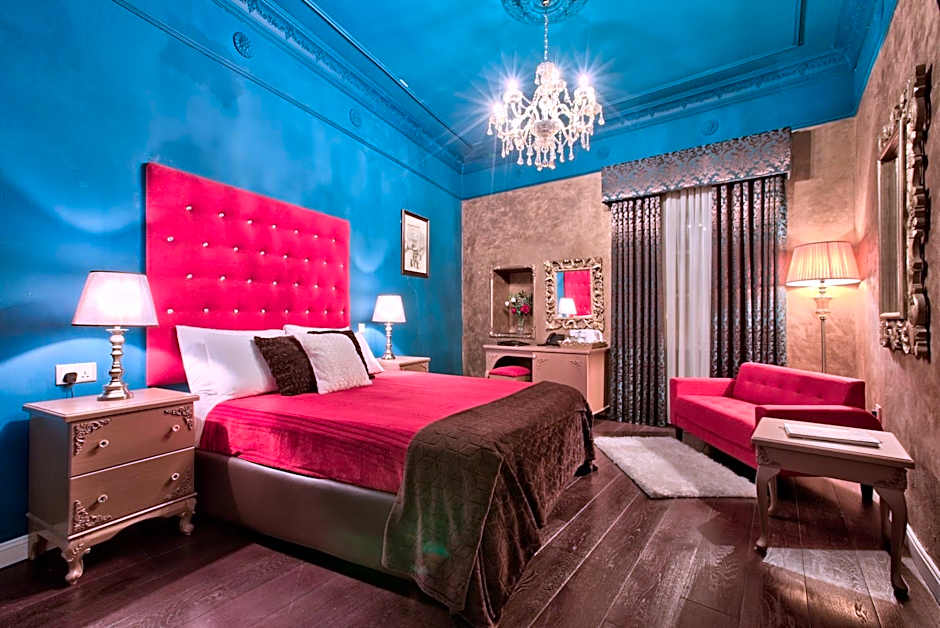 Julina Boutique Living