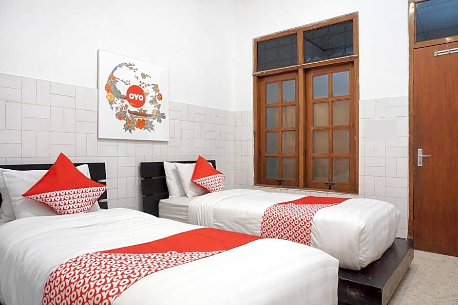 OYO 461 Hotel Madukoro Near RSI Hidayatullah