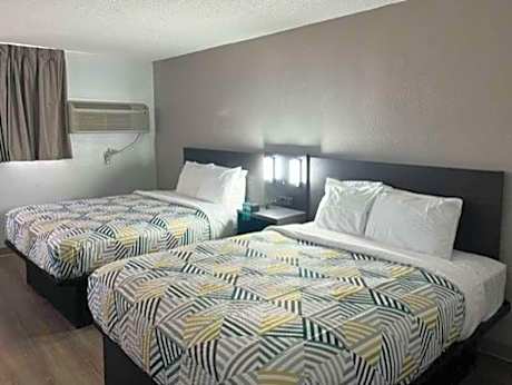 Queen Room with Two Queen Beds - Accessible/Non-Smoking