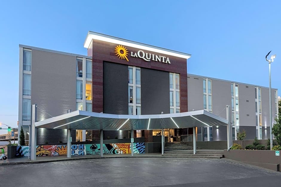 La Quinta Inn & Suites by Wyndham Tulsa Downtown - Route 66