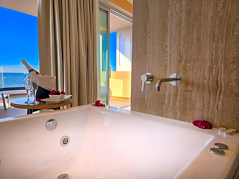 Theo Beach Hotel Apartments