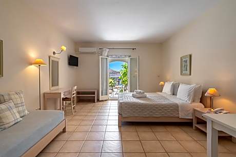Triple Room with Pool View