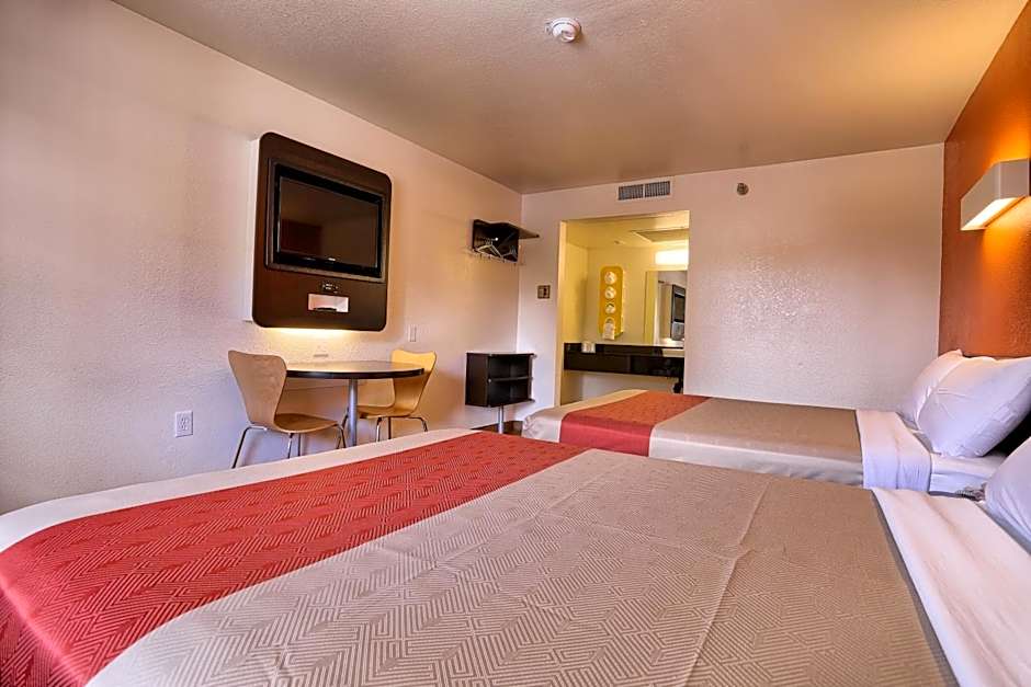 Super 8 by Wyndham Petaluma