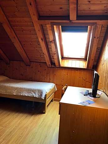 Twin Room with Shower