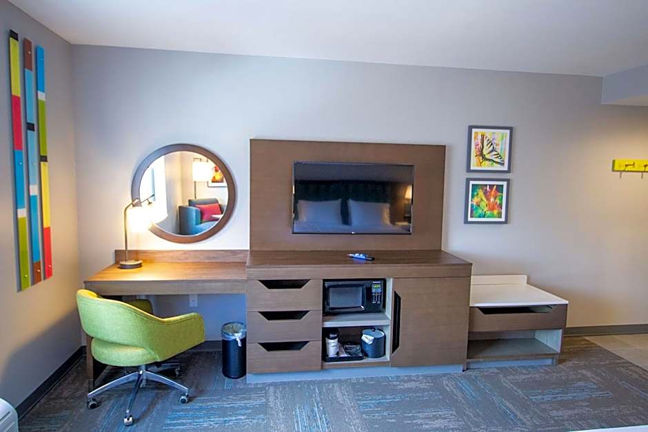 Photo 1 of 1 of 2 Queen Beds, Hearing Accessible