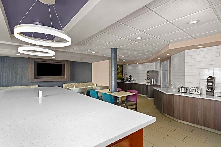 La Quinta Inn & Suites by Wyndham Jackson Airport/Pearl