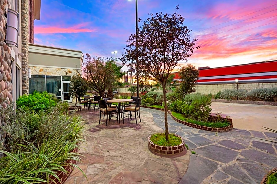 La Quinta Inn & Suites by Wyndham Houston Willowbrook