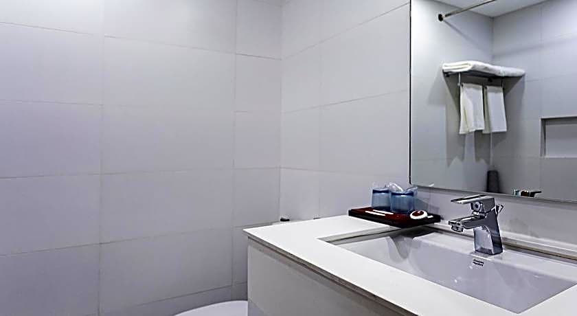 Sarrosa International Hotel And Residential Suites