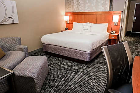 King Room with Bathtub - Mobility Access/Hearing Accessible